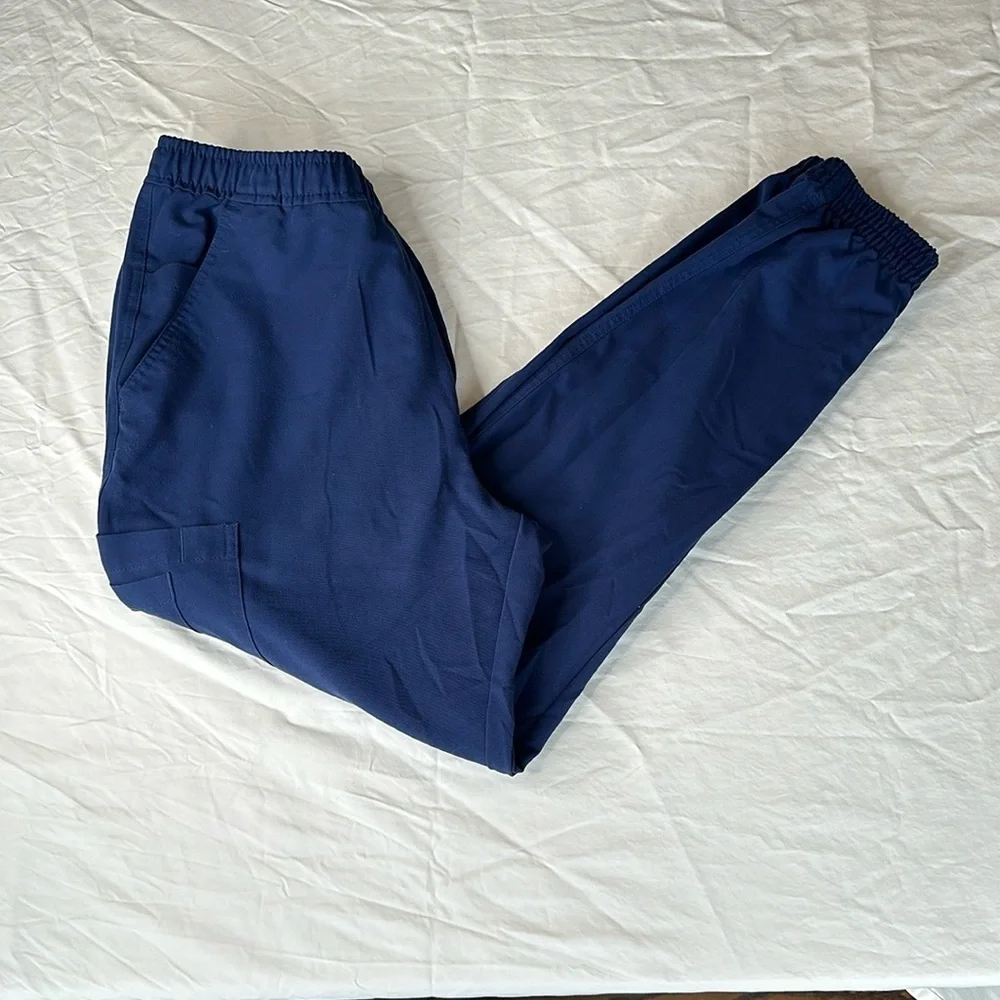 Movement Mens Navy Blue Scrubs Tapered Joggers with multiple pockets. Inseam 28”